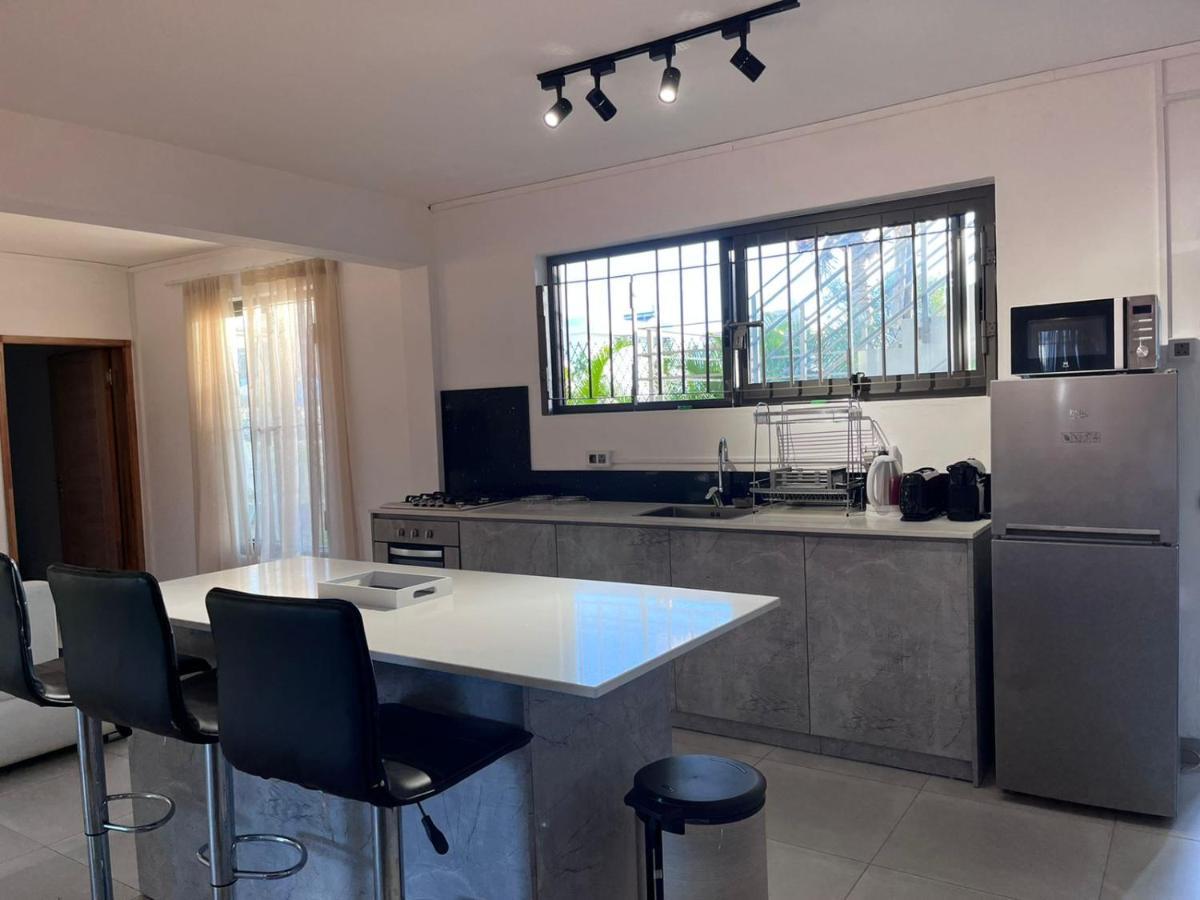 Seasons Break Apartment Pereybere Pereybere Beach Екстериор снимка